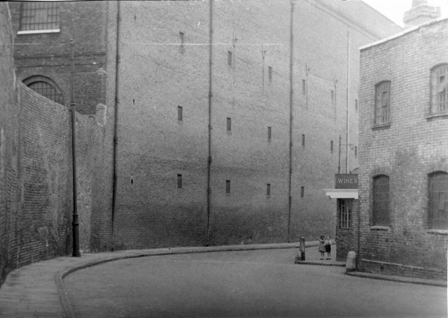 Wapping wine, Thomas More Street?