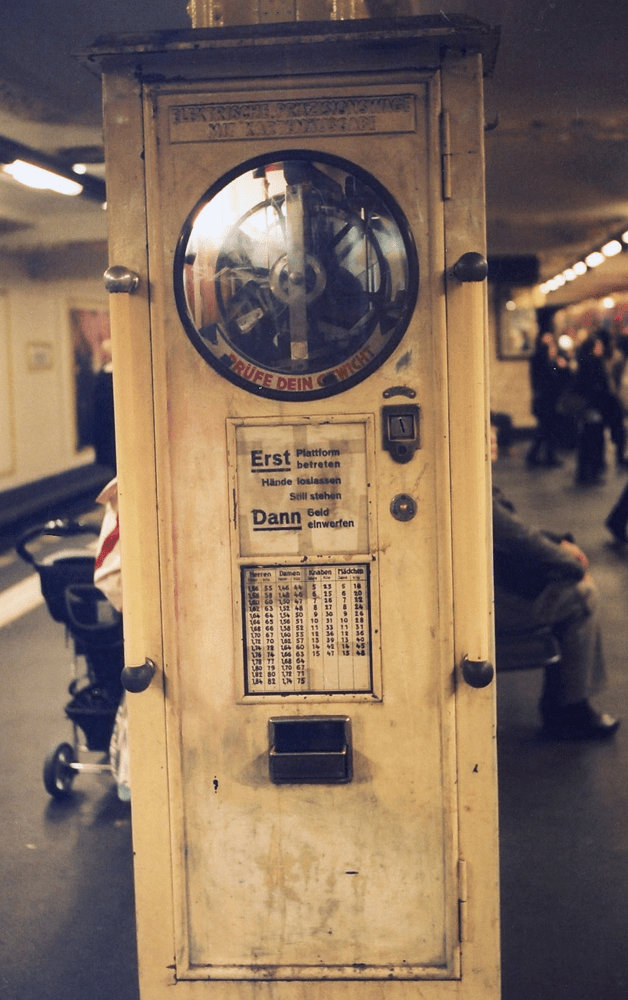 weighing machine e berlpng